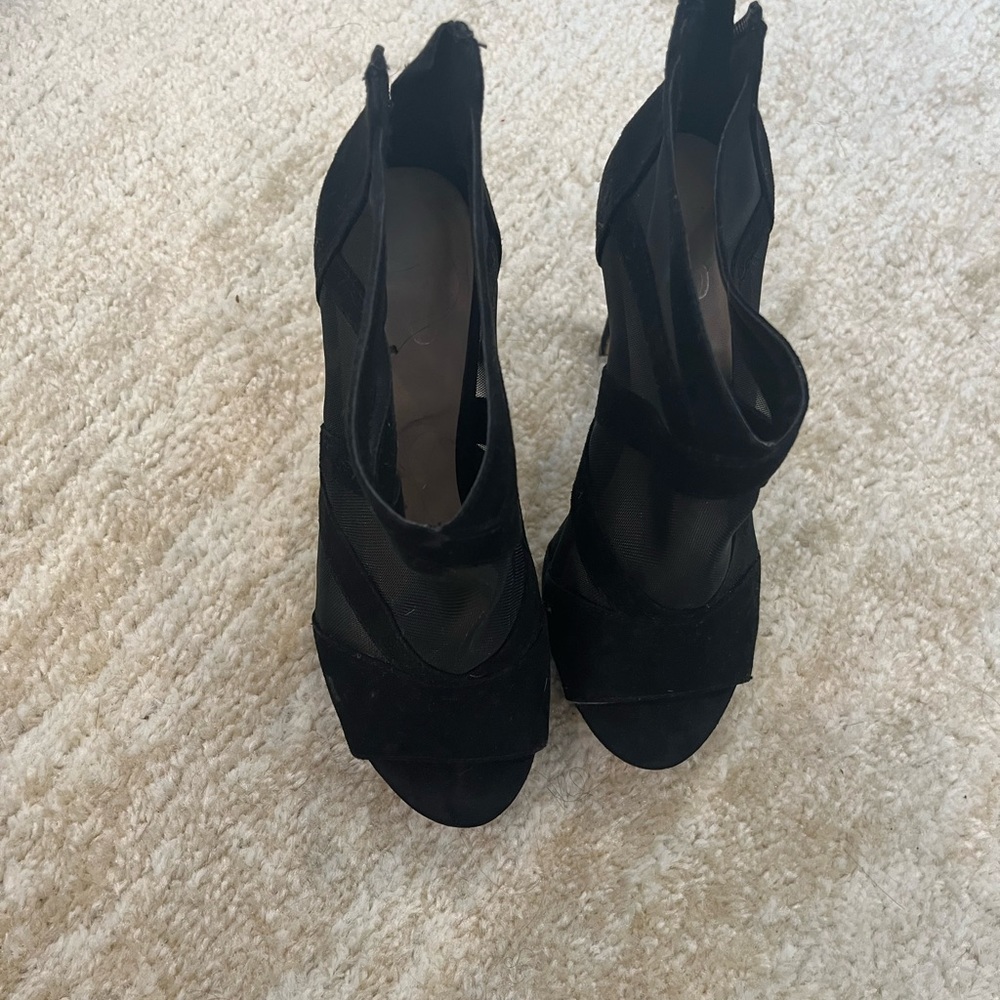 Mega black high heals 🤩